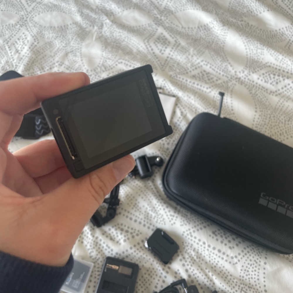 GoPro Hero 4 + accessories - Picture 2 of 3